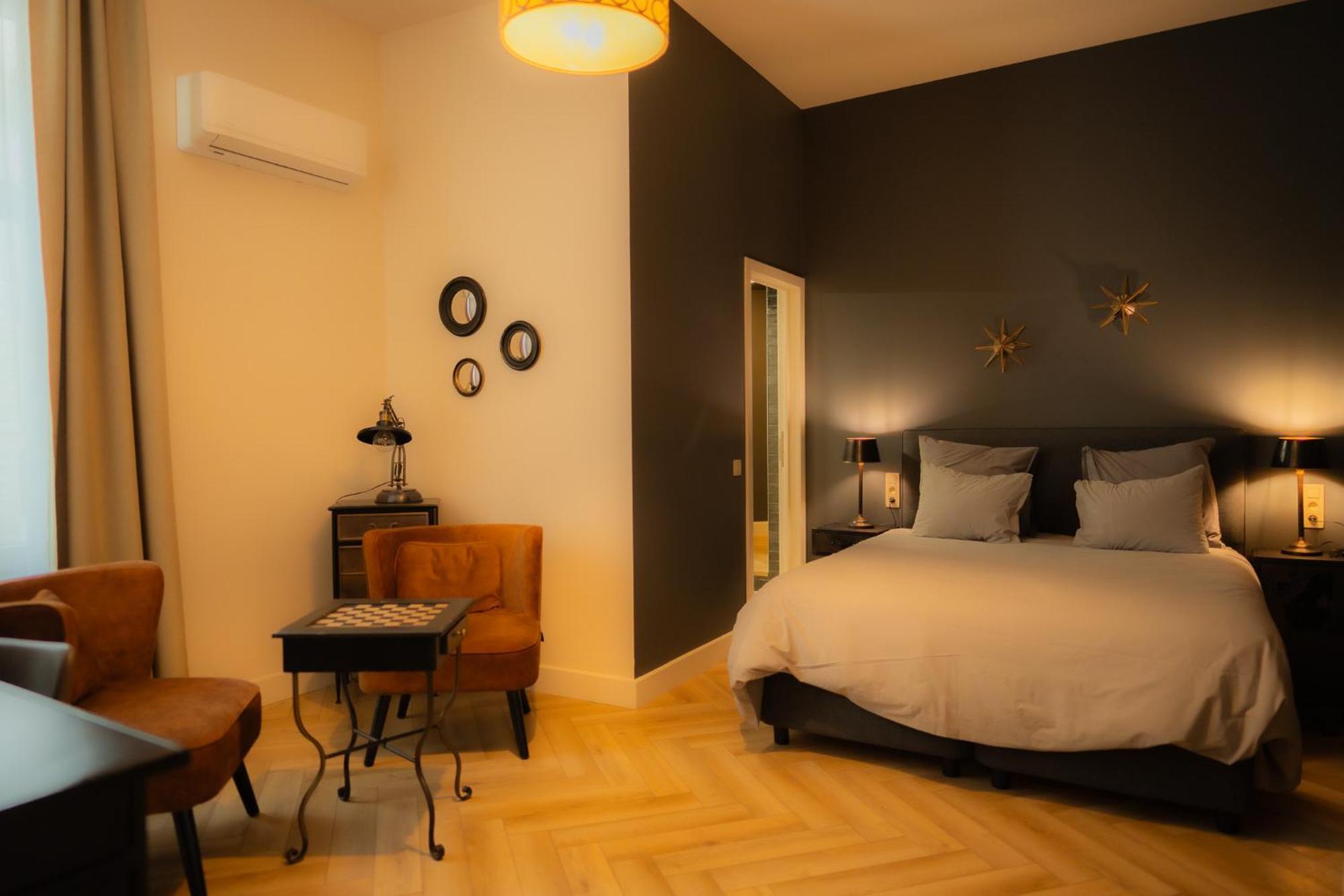 Grand Place Hotel